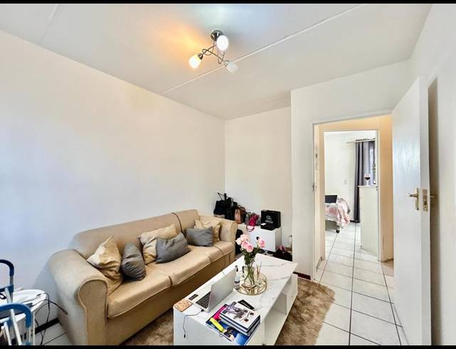 1 BEDROOM APARTMENT FOR SALE IN SANDOWN